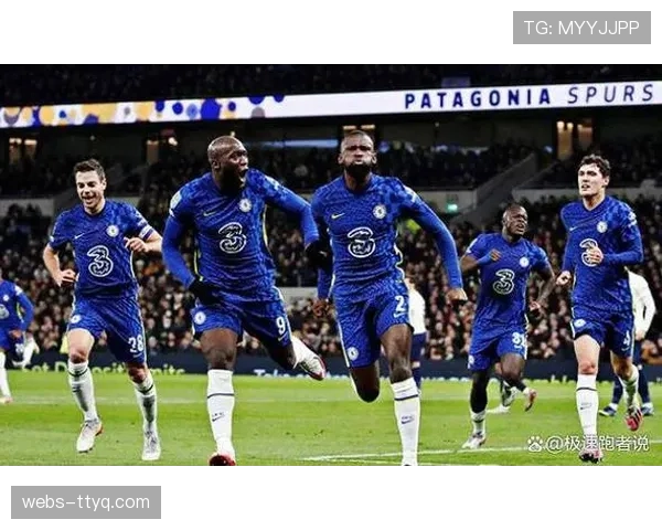 切尔西临时主帅罗西尼尔与球员关系融洽，获更衣室支持