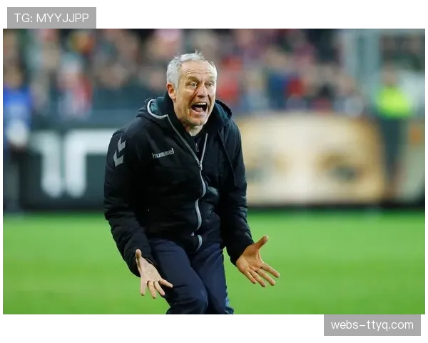 战术板：解析弗赖堡主帅施特赖希如何用三中卫体系克制霍村